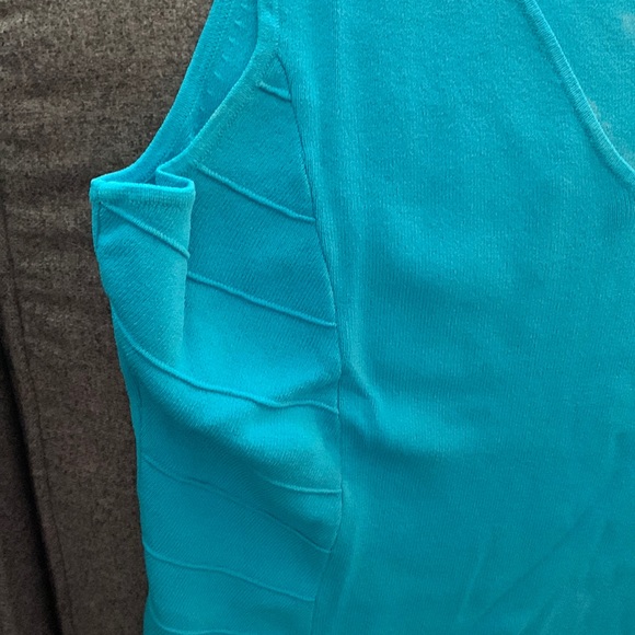 Macys turquoise V neck sleeveless tank sweater in good condition szM - Picture 4 of 5